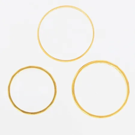 3 Ringar gravyrer, 18K  Vikt: 9,1 g