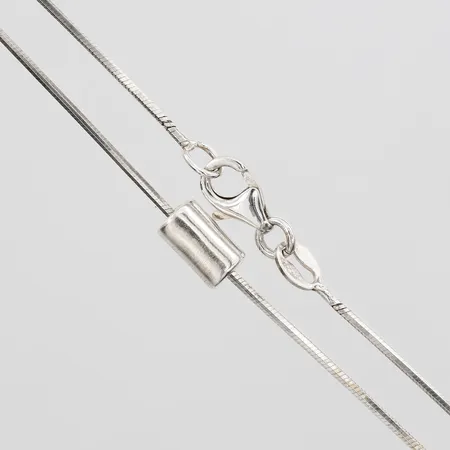 Kedja Ormlänk med integrerat hänge längd 40cm, bredd 1-5mm, GHA, silver 925/1000 Vikt: 4,3 g