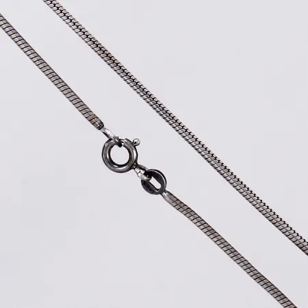 Kedja ormlänk längd: ca 40cm bredd: ca 1mm silver 925/1000 Vikt: 6,7 g