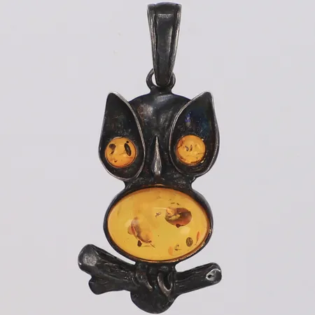 Hänge uggla med bärnsten längd 43,7mm, bredd 20mm, silver 925/1000  Vikt: 5,5 g