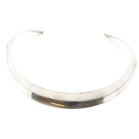 Halsring/collier, silver Stigbert, innermått ca 38cm, bredd 6mm-16mm, 925/1000 Vikt: 33 g