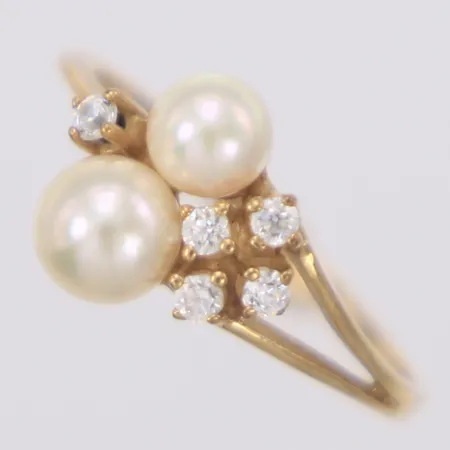 Ring med odlade pärlor och vita stenar, stl 16½, bredd 10,1mm, 8K Vikt: 1,7 g