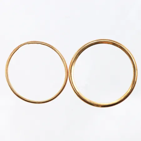 Ringar 2 st med gravyr,20k. Vikt: 5,3 g