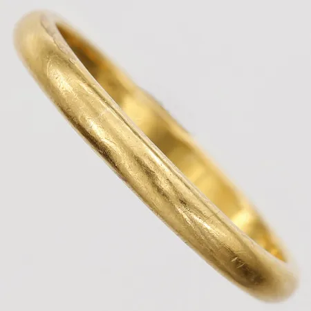 Ring stl:18, bredd 3mm, skev, 20K Vikt: 4,8 g