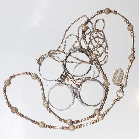 Diverse silversmycken. Vikt: 32,5 g