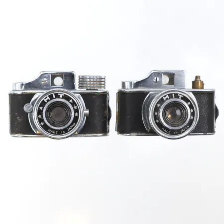 Miniatyrkameror 2 st,1900 talets mitt,längd ca 5 cm. Skickas med postpaket.