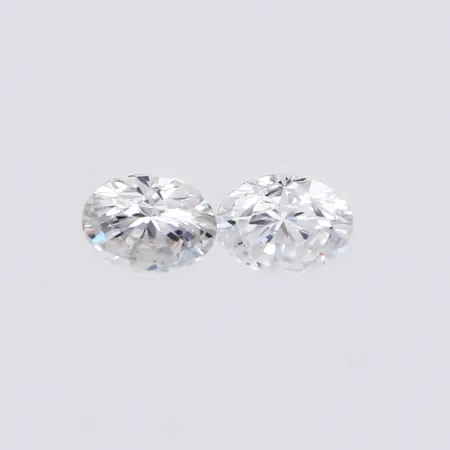 Lösa diamanter ca 2x0,12ct TW-W/VS-Si Vikt: 0 g