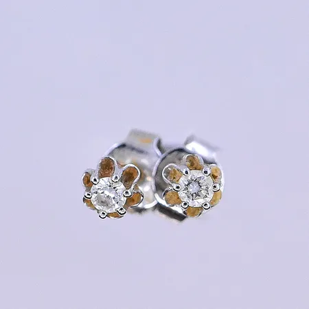 Örhängen med vita stenar Ø3 mm, vitguld 14K. Vikt: 0,8 g