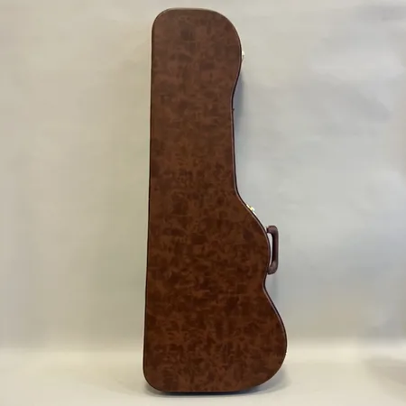 Hårt fodral Fender Strat/Tele Poodle Case, utsida i björkplywood, innerfoder av röd plysch, mindre ytslitage, utan nycklar.  Skickas med Bussgods eller PostNord