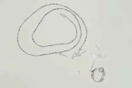 Halskedja defekt/hänge/div örhängen, silver 925/1000 Vikt: 9 g