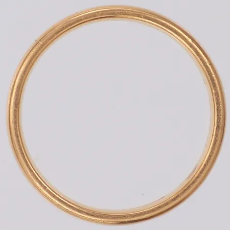 Ring slät stl:18½, bredd 4,9mm, gravyr, 18K  Vikt: 6,5 g