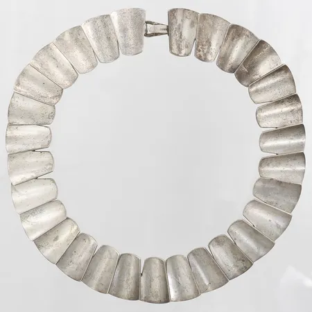 Collier Atelier Borgila år 1958 längd 35cm, bredd 20mm, silver 925/1000 Vikt: 63,8 g