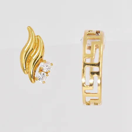 2 Örhängen udda modeller stoppar saknas 18K Vikt: 1 g