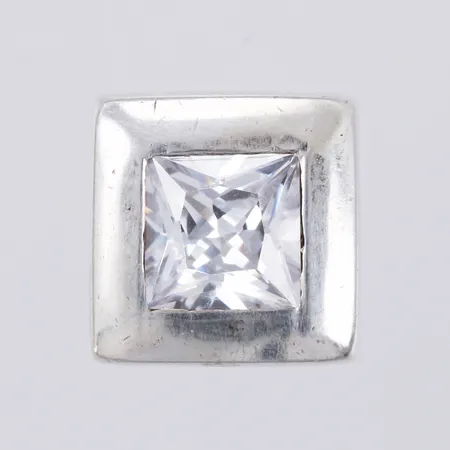 Hänge med vit sten längd: ca 1 cm bredd: ca 10mm ostämplat silver Vikt: 2,8 g