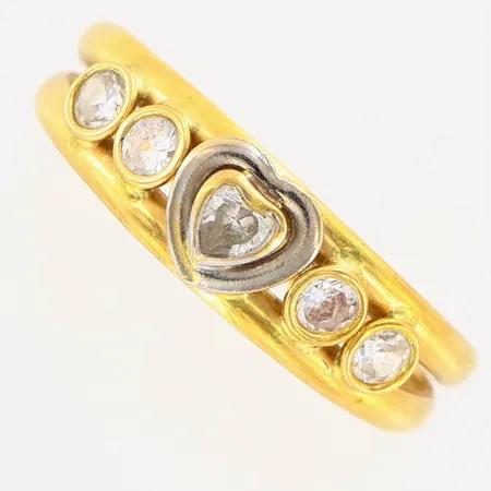 Ring med stenar stl:16¾, bredd ca 5mm, 18K Vikt: 1 g