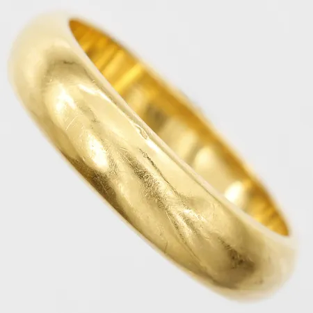 Ring stl:18, bredd 5mm, gravyr, 23K Vikt: 8,3 g