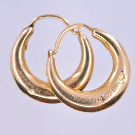 Örhängen Ø11 mm, bredd 4 mm 18K. Vikt: 1,9 g