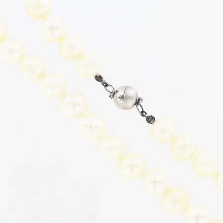 Collier med odlade sötvattenpärlor Ø11-12mm, ca 38st 45cm, magnetlås i metall Vikt: 0 g