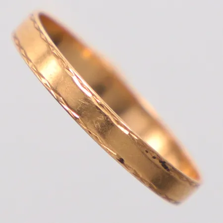 Ring stl 20¾, gravyr, ojämn skena, 18K Vikt: 1,4 g