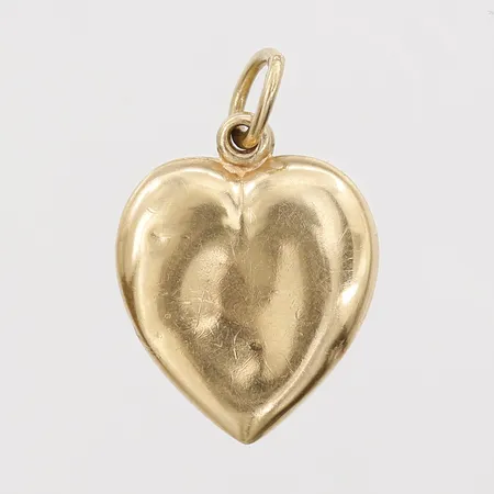 Hänge i form av ett hjärta, skadat/defekt, höjd 18mm, bredd 12mm, 18K guld Vikt: 1 g