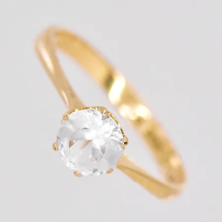Ring stl:18¾ naggad vit sten 18K Vikt: 2,3 g