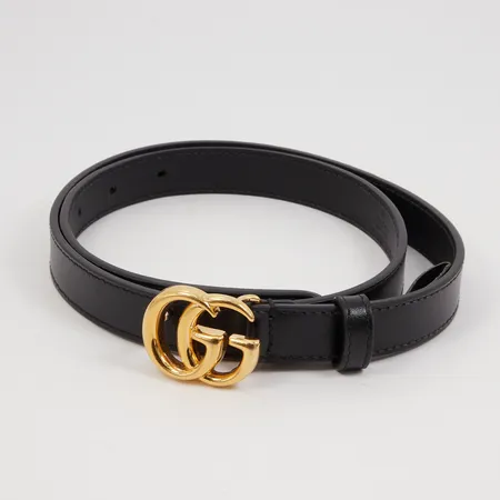 Bälte Gucci GG Marmont thin belt, svart läder med guldfärgad metall, höjd 31mm, längd 75*30, bredd 20mm,mindre repor på metall spännet, webbkvitto 2021, modell nr:409417 dustbag. 