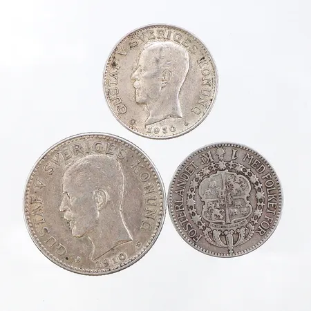 Mynt 1st 2kr 1910 + 2st 1kr 1915 och 1930. Vikt: 29,9 g