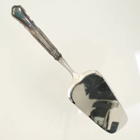 Tårtspade 222mm med skaftet i silver 830/1000-delar och bladet i rostfritt stål, Finland, 59,8g totalt. 