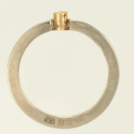 Ring tvåfärgad med diamant ca 0,04ct, stl 17½ bredd 1,5-4,5mm, 18K 3,4g 