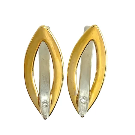 Diamantörhängen, 18K guld, tvåfärgad modell, Diamanter 2 x 0,01ct, örhängenas storlek 9,5 x 22,5 mm, fint skick Vikt: 6,1 g