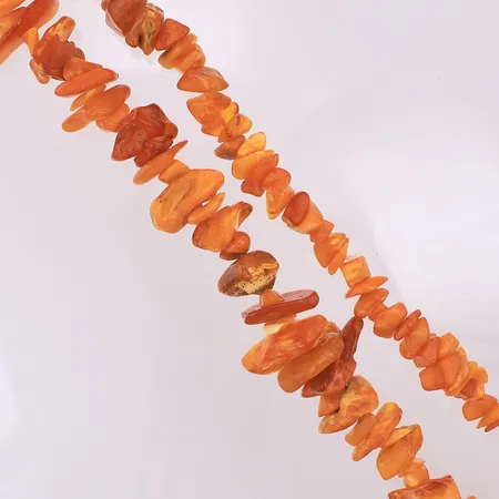 Stencollier med trumlad bärnsten på tråd 84cm, doserad bredd: 10mm-33mm