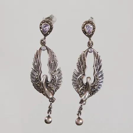 Örhängen Svanar med markasiter  samt lila stenar 58mm, bredd 19mm, 925/1000 silver  Vikt: 16 g