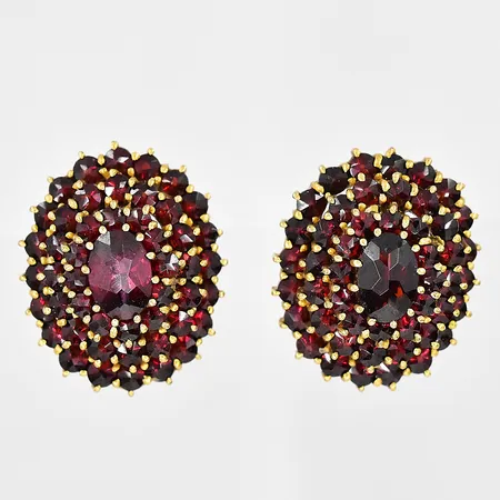 Örhängen med granater Ø 15-18mm skruvmodell gulmetall