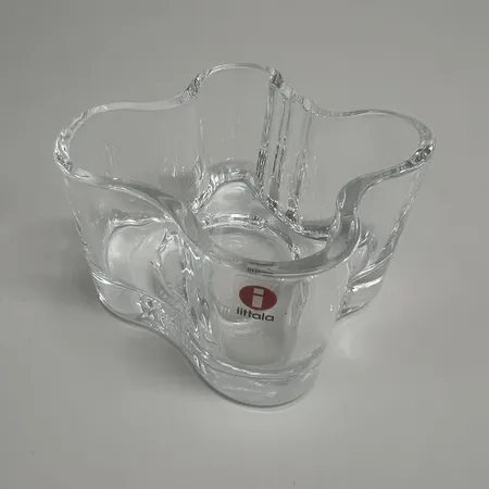 Ljuslykta Savoy, Alvar Aalto, Iittala, höjd 5,5cm, bredd 10cm, etikettmärkt klarglas Skickas med paket.