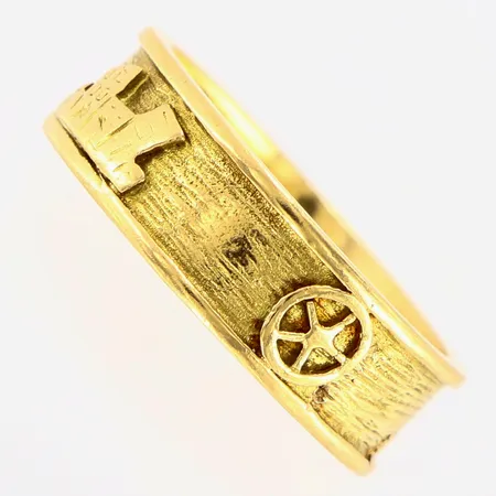 Ring med dekor stl:18, bredd ca 6mm, 18K Vikt: 7,5 g