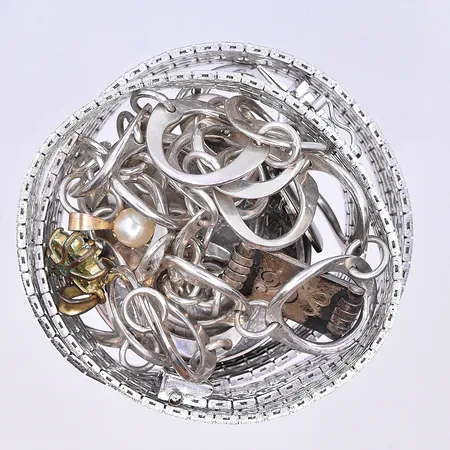 Diverse silver 835/1000. Vikt: 96,9 g