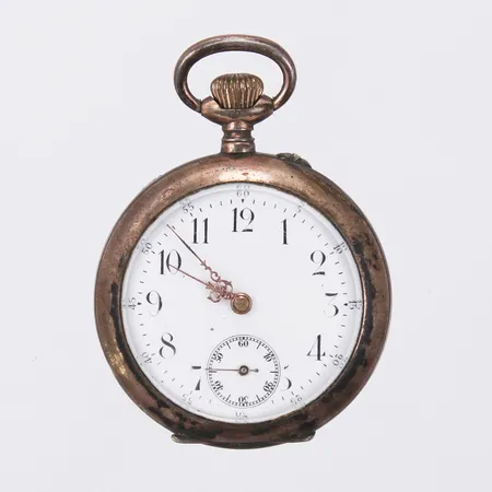 Mormorsur Galonne Ø ca 35mm serienummer: 95120 innerboett i metall går ej silver 800/1000  bruttovikt: 35,9g