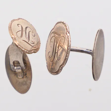 Ett par manchettknappar 1,5cm silver 830/1000 gravyr  Vikt: 6,7 g