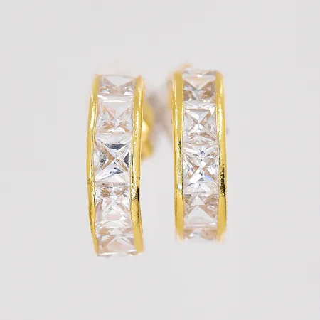 Örhängen med vita stenar Ø 12mm bredd 3,5mm 18K Vikt: 1,5 g