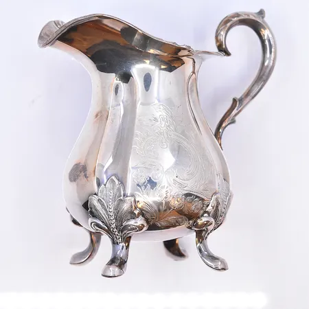 Gräddkanna höjd 9,5 cm, silver 830/1000. Vikt: 143,9 g