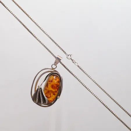 Hänge bärnsten längd 6,5cm med kedja Venezia 62cm silver 835-925/1000 Vikt: 22,8 g