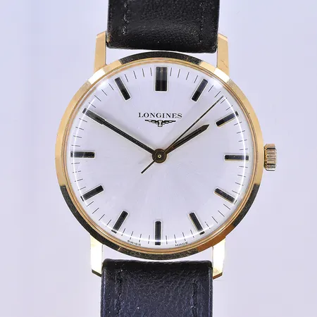 Herrur Longines manuell Ø34 mm, graverad boett etui 18K.