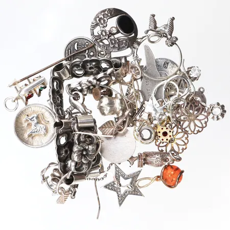 Diverse silversmycken,en del med defekter,830-925/1000. Vikt: 69,5 g