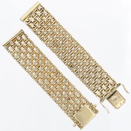 Klockarmband x-länk, längd 8 respektive 8cm (exklusive lås), bredd 20mm, slitage, skev/bucklor, 18K guld.  Vikt: 50,1 g