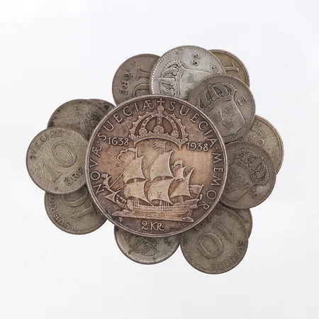 Mynt 2 krona 1938, 1 st 50 öring 1936,3 st 25 öringar 1918-1948,12 st 10 öringar. Vikt: 0 g