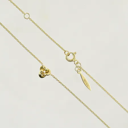 Collier The knot design Drakenberg Sjölin längd 40, 42, 44½ cm, länkens bredd 1 mm, 18K. Vikt: 2,5 g