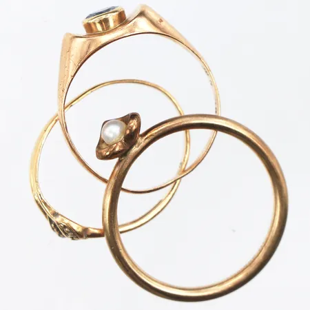 Trasigt guld med sten 14k vikt 2 gram,18k vikt 1.4 gram,8k vikt 1.3 gram. Vikt: 2 g