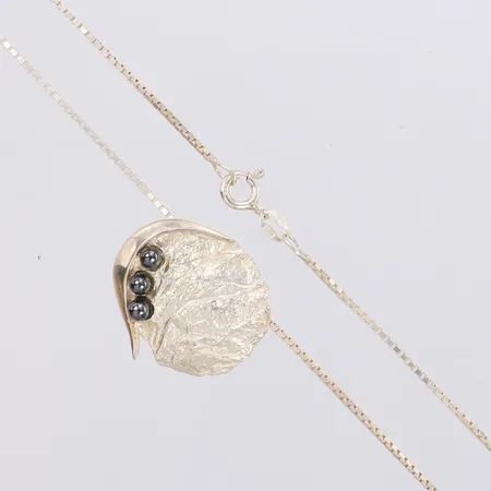 Collier Venezia längd 60cm, Hänge med hematit bredd 25mm, 925/1000 silver Vikt: 7,5 g