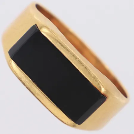 Ring onyx stl:21, bredd 6-9,7mm, GHA, 18K Vikt: 6,8 g