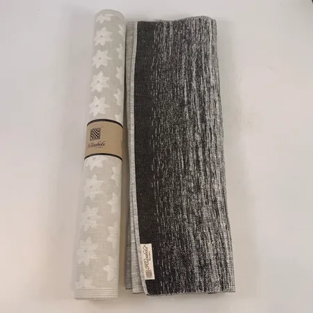 Löpare 1 st Klässbols linneväveri, "Skogsstjärna" 50x150 cm och 1 st 150x55 cm (fläck).   Skickas med paket.